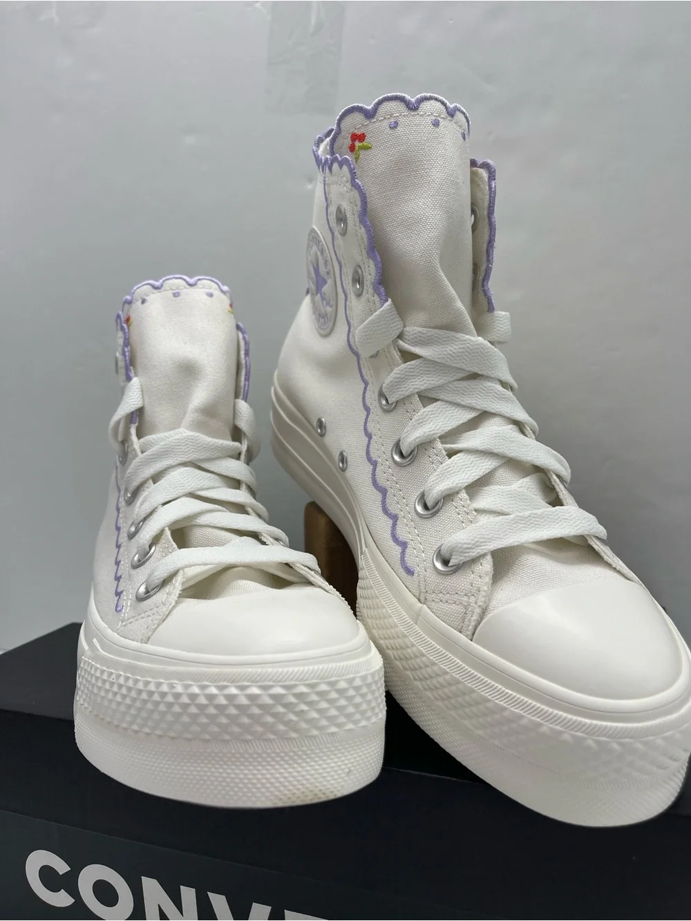 Converse CTAS LIFT HI VINTAGE WHITE/VIOLET HEAT Platform Sneakers Lavender Trim